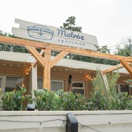 Matróz Apartmanok - Közvetlenül a stranddal szemben，位于巴拉顿诺尔马迪的酒店