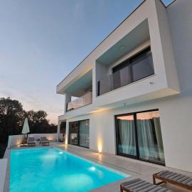 Villa Artemis II，位于兹曼的酒店