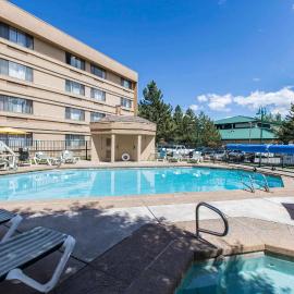 Comfort Inn Near Vail Beaver Creek，位于埃文的酒店