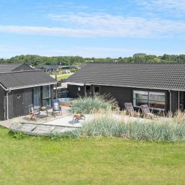 Beautiful Home In Haderslev With Sauna，位于哈泽斯莱乌的酒店