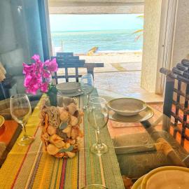Casa Saltwater Cowboy En La Playa - Beachfront Property，位于Chuburná的酒店