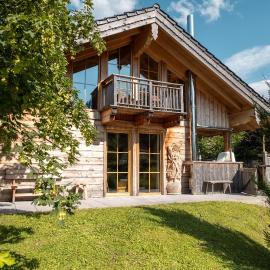 Bayern Chalets bei Salzburg und Berchtesgaden mit Whirlpool und Sauna，位于艾恩灵的酒店