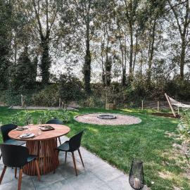 Modern Tiny House Sari in Zeeland near the sea，位于heinkenszand的酒店