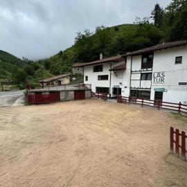 ALBERGUE DE LASTUR，位于德巴的酒店