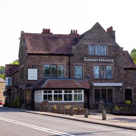 The Strutt Arms Hotel at The Elephant & Peacock，位于贝尔珀的酒店