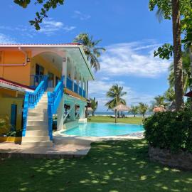 Las Lajas Beach Resort，位于拉斯拉哈斯的酒店