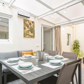 Boutique Plaza Catalonia Suites Cornellá，位于科尔内拉德罗布雷加特的酒店