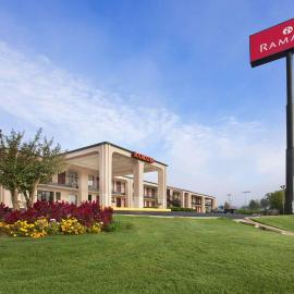 Ramada by Wyndham Pelham，位于佩勒姆的酒店