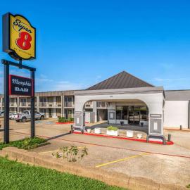 Super 8 by Wyndham Longview/North，位于朗维尤的酒店