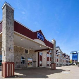 Travelodge by Wyndham Roberval，位于罗贝瓦勒的酒店