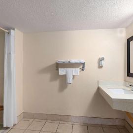 Super 8 by Wyndham Fort Mitchell Cincinnati Area，位于Fort Mitchell的酒店