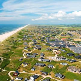 2 person holiday park home in Ringkøbing，位于灵克宾的酒店
