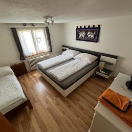 Bristenblick Zimmer，位于弗吕埃伦的酒店