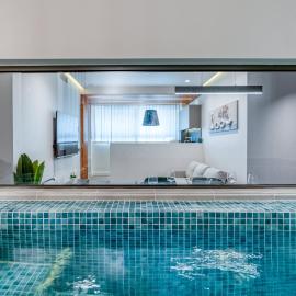 Modern Urban Oasis with Private Plunge Pool，位于比雷埃夫斯的酒店