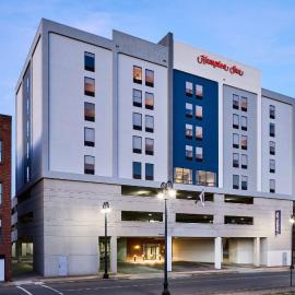 Hampton Inn Massillon，位于Massillon的酒店