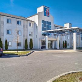 Motel 6-Peterborough, ON,位于彼得伯勒的酒店