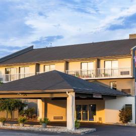 Days Inn by Wyndham Cincinnati East，位于Cherry Grove的酒店
