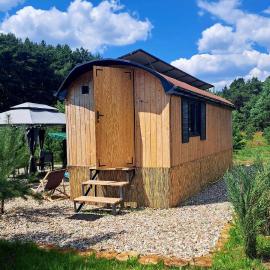 Oaza Święty Spokój - domek z balią i jacuzzi，位于Rząśnik的酒店