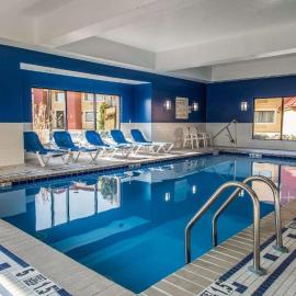 REGENCY Inn & SUITES NEW LONDON MYSTIC，位于新伦敦的酒店