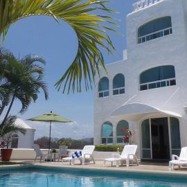Manzanillo-Private Pool - Ocean Views，位于曼萨尼约的酒店