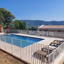 Logis Hotel Le Col De L'ange，位于德拉吉尼昂的酒店