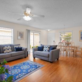 SunnyPeace Retreat，位于退休小镇的酒店