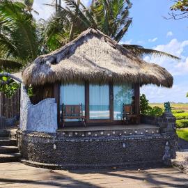 Beachfront Villa Nixie and the Sea Tabanan，位于塔巴南的酒店