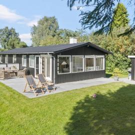 Beautiful Home In Dronningmølle