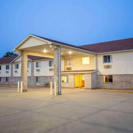 Days Inn by Wyndham Evansdale Waterloo