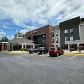 La Quinta Inn & Suites by Wyndham South Holland,位于南荷兰的酒店