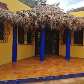 La casa de piedra y colores en Chichén Itzá，位于奇琴伊察的酒店