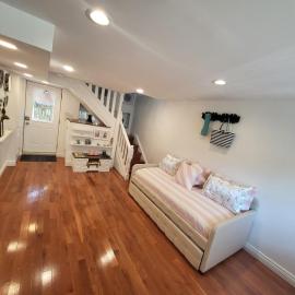 Downtown Toronto House Central 2BED 2BATH Subway Free Parking，位于多伦多的酒店