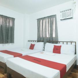 RedDoorz at Joels Apartelle，位于Calaboso的酒店