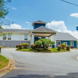 Clarion Pointe-Dillard near Blue Ridge Mountains，位于迪拉德的酒店