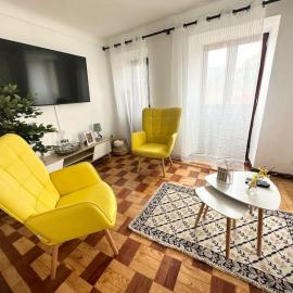 Cozy 2BR apartment in Loriga by Soulplaces，位于洛里加的酒店