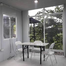 Bay Ellie B and B tiny home，位于Asturias的酒店
