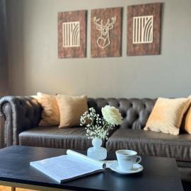 Hotel Golden Circle Suites