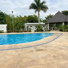 Nueva en Frac Privado Alberca 50MBS FACTuramos，位于拉萨罗卡德纳斯的酒店