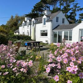 Pier Cottage with private water access to Colla Pier，位于斯卡尔的酒店