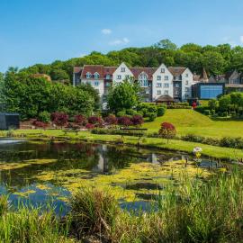 DoubleTree by Hilton Bristol South - Cadbury House，位于亚顿的酒店