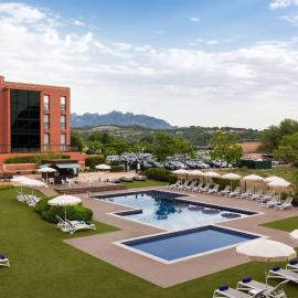 Dolce by Wyndham Barcelona Resort 4 Sup，位于圣埃斯特万-德萨斯罗维拉斯的酒店