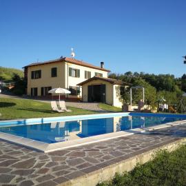Classic Cottage XL - Agriturismo Spazioso per Famiglie nelle Langhe con Piscina，位于Vesime的酒店