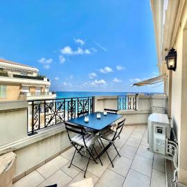 'Le Victoria Beach' Vue Mer Plein Centre, Spacieux，位于芒通的酒店