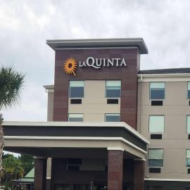 La Quinta by Wyndham Warner Robins - Robins AFB，位于华纳罗宾斯的酒店