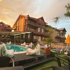 Hypnotic Villa Pitesti，位于皮特什蒂的酒店