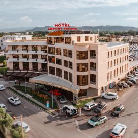 Hotel Airport Tirana，位于Rinas的酒店