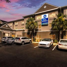 Best Western Patriots Point，位于查尔斯顿的酒店