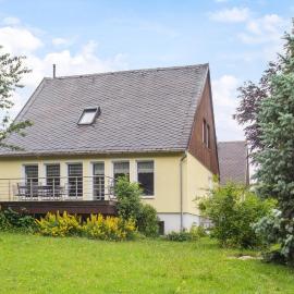 Cozy Home In Bad Brambach With Sauna，位于巴特布兰巴赫的酒店
