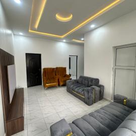 Lavish 2Bedroom flat in ogudu by Magnanimous apartment, 15 mins to the airport，位于Ogudu的酒店
