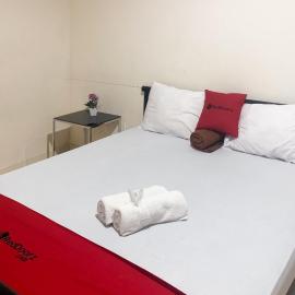 RedDoorz Near Stasiun Tanjung Karang Lampung，位于Tanjungkarang的酒店